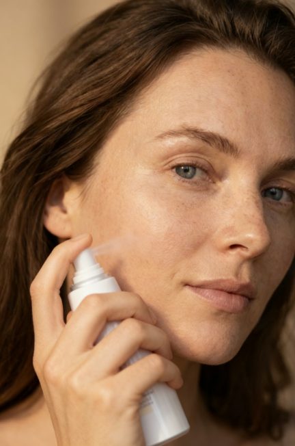 5. Lady with spray (1)